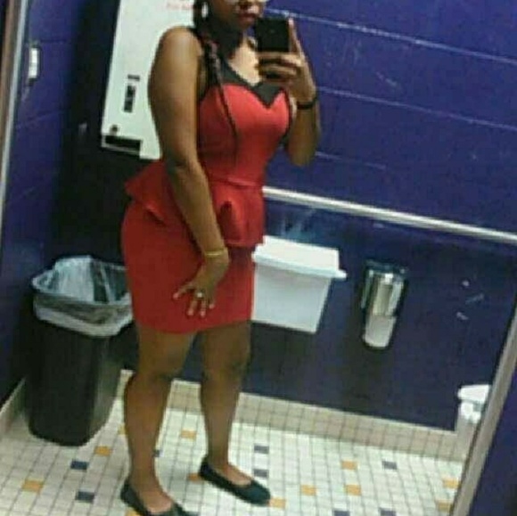 Red Dress - Picture 4 of 6